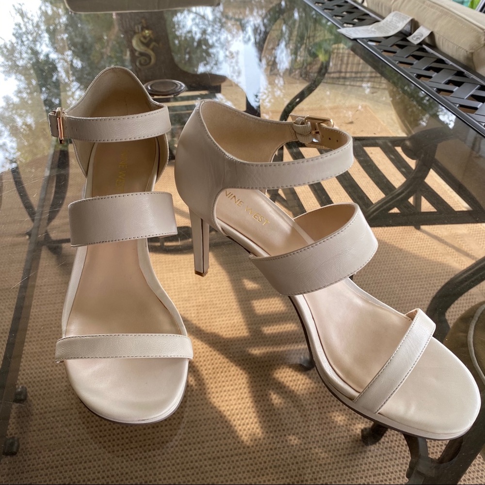 Nine West leather heels Bone color